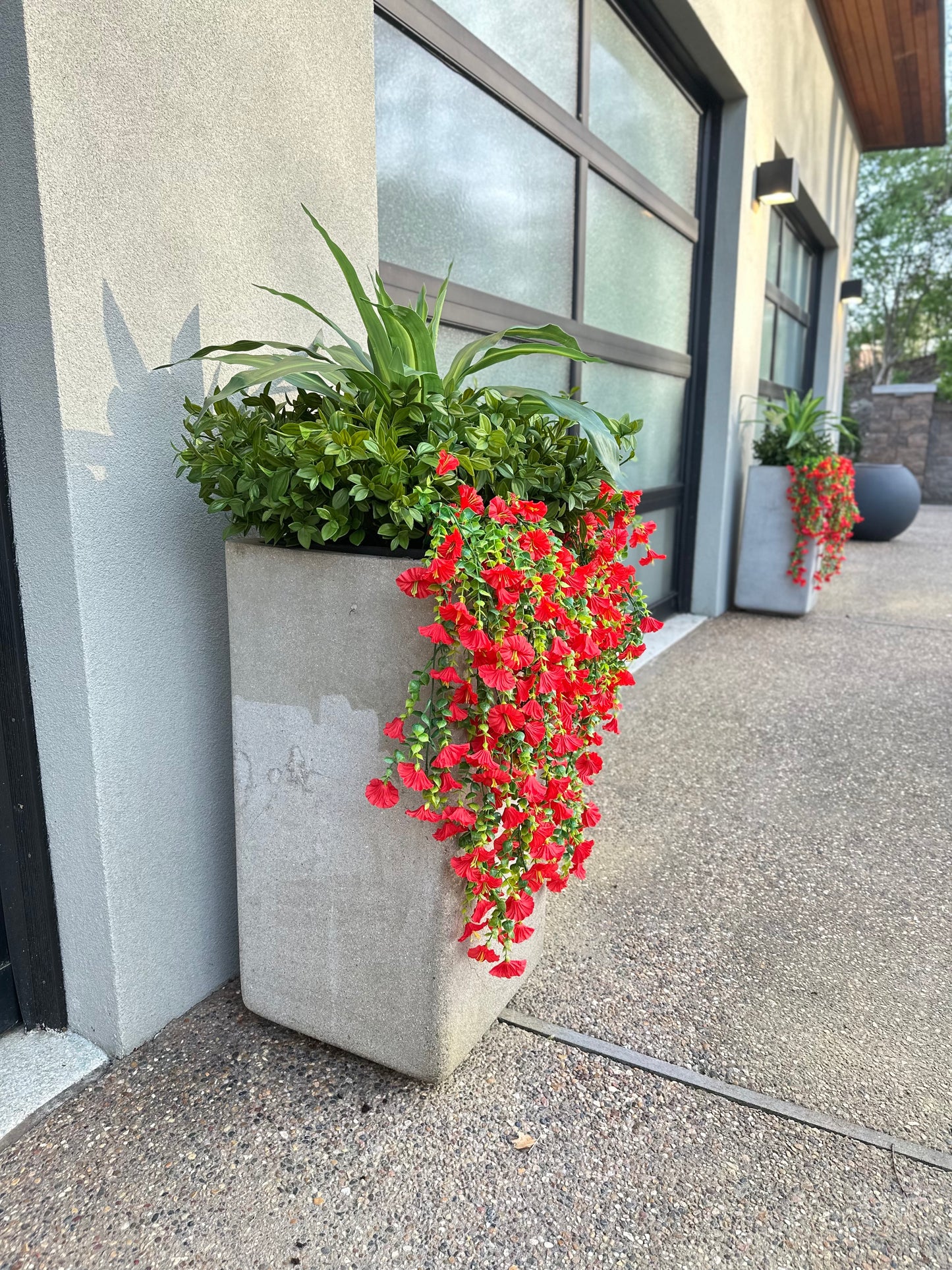 Gloria - Hanging Basket Indoor/Outdoor Fake Flower Arrangement