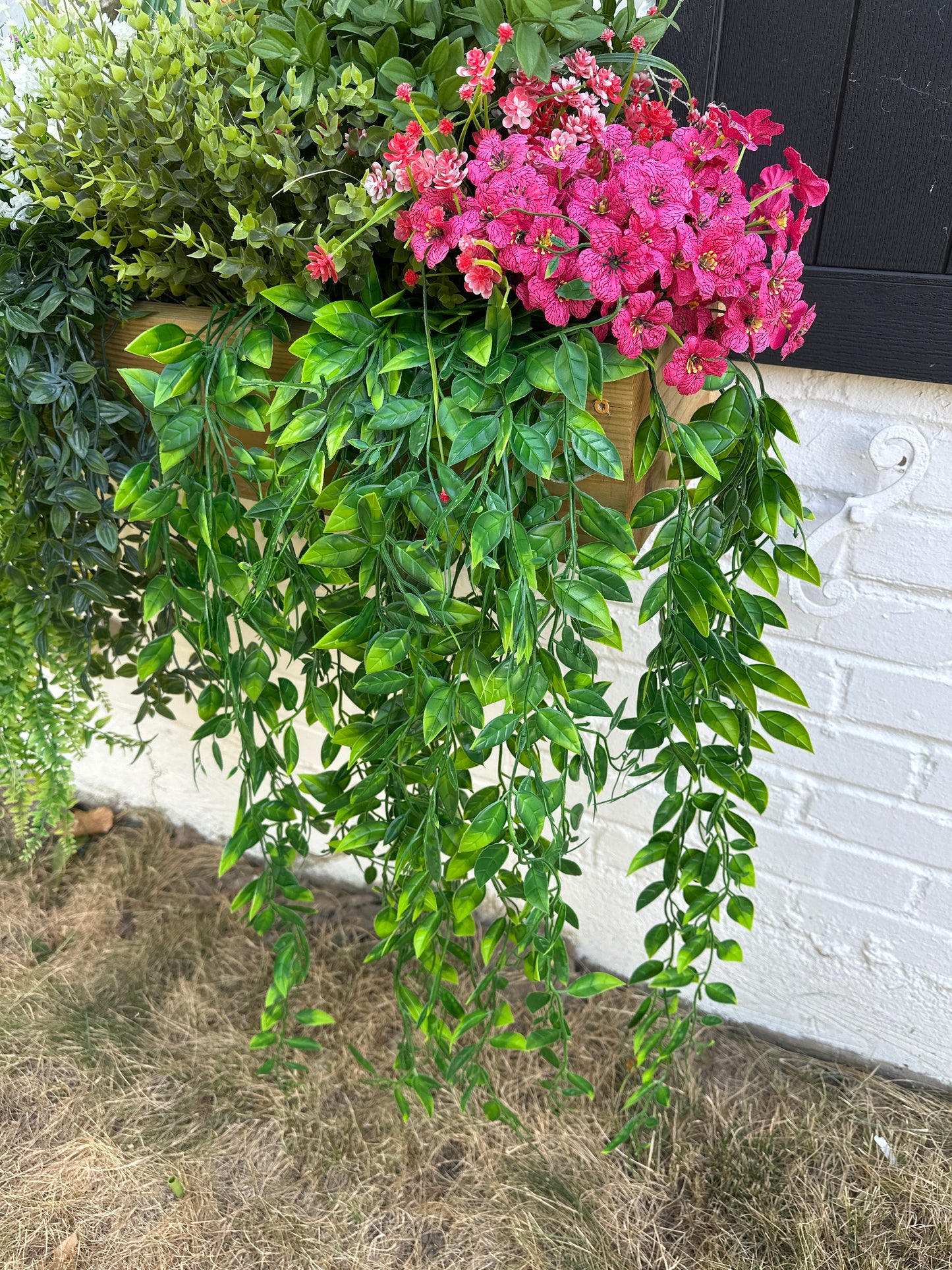 Amelia Artificial Jasmine Vine Hanging Plant – Lifelike Greenery