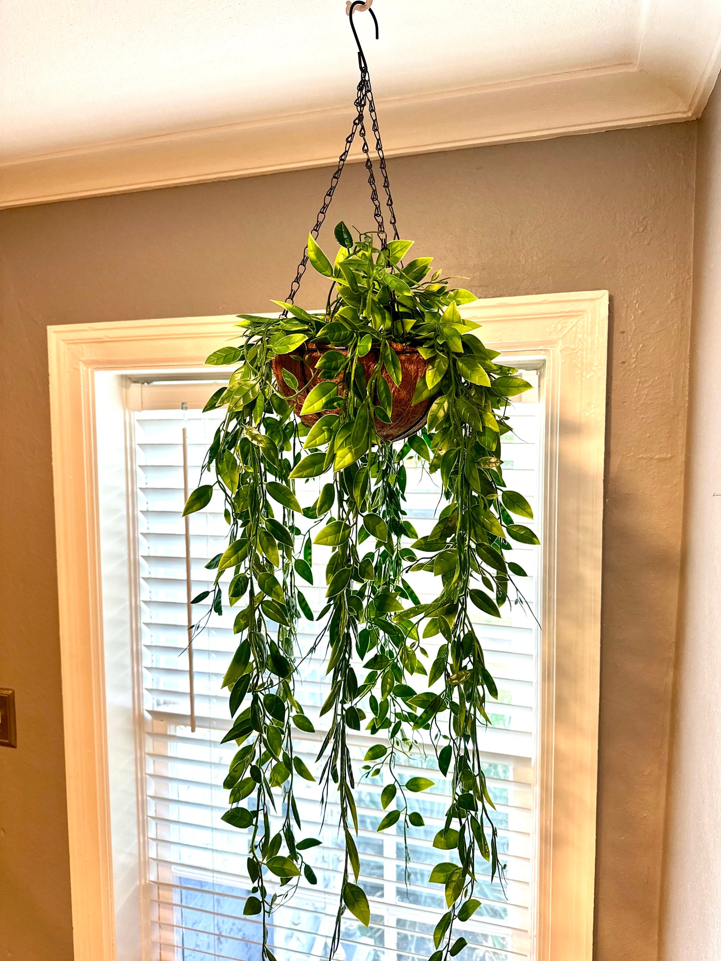 Amelia Artificial Jasmine Vine Hanging Plant – Lifelike Greenery