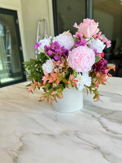 Clara – Garden-Inspired Centerpiece in Hand-Poured Cement Vase