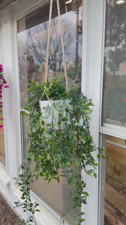 Evelyn Faux Hanging Ivy Plant – Cascading Artificial Greenery for Indoors & Outdoors